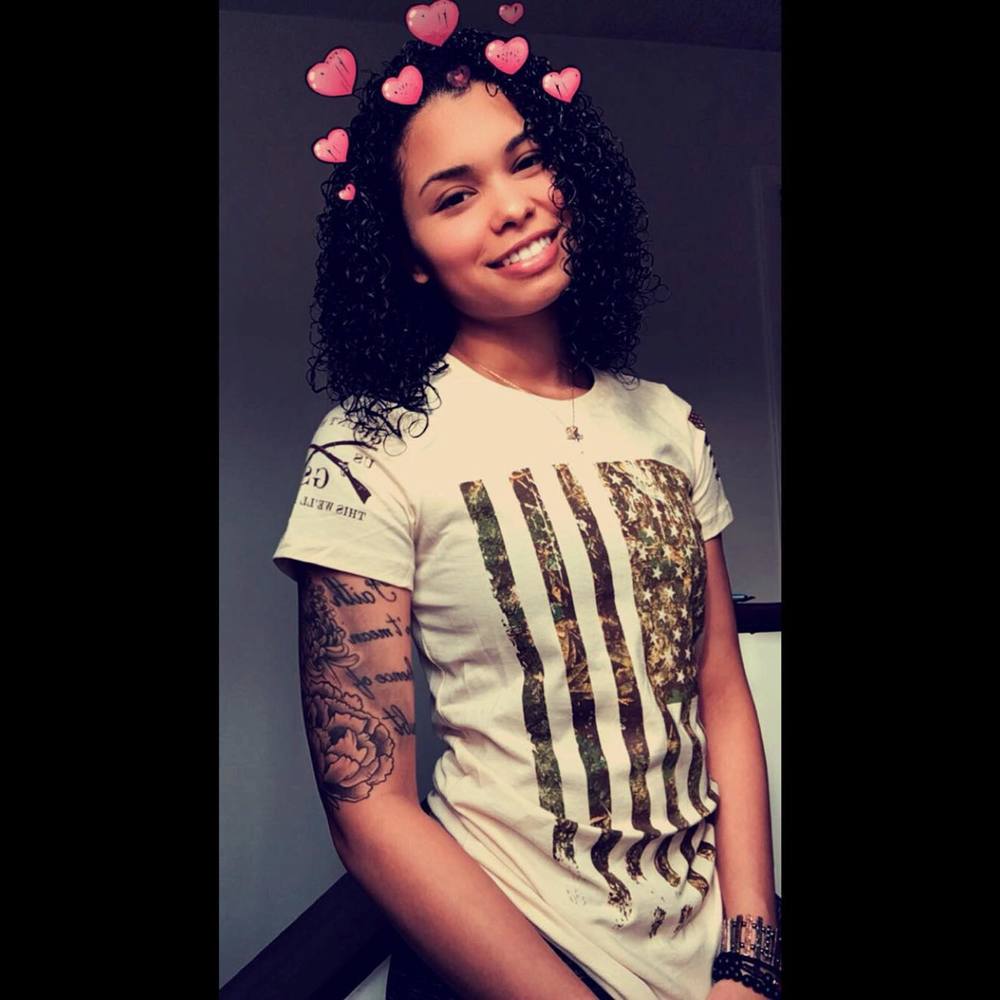 Meet your Posher, Damaris